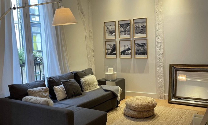 Casco Viejo House | Minimalist apartment in the heart of Bilbao, metro and parking at 50m