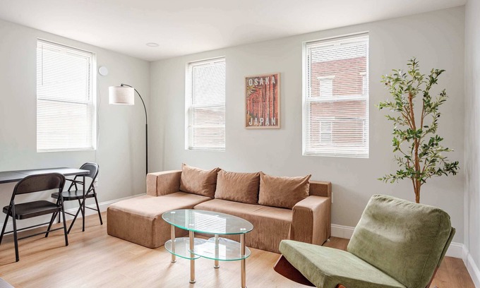East Passyunk Crossing Apartment | Minimalist S Center City 2Queens