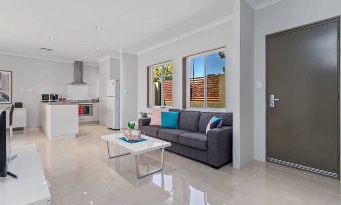 Ardross House | Minimalist Suburban Villa*Garden City*Family Friendly*