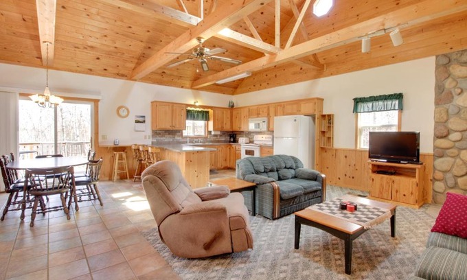 Breezy Point House | Minnesota Cabin Rental 3 Mi to Pelican Lake!