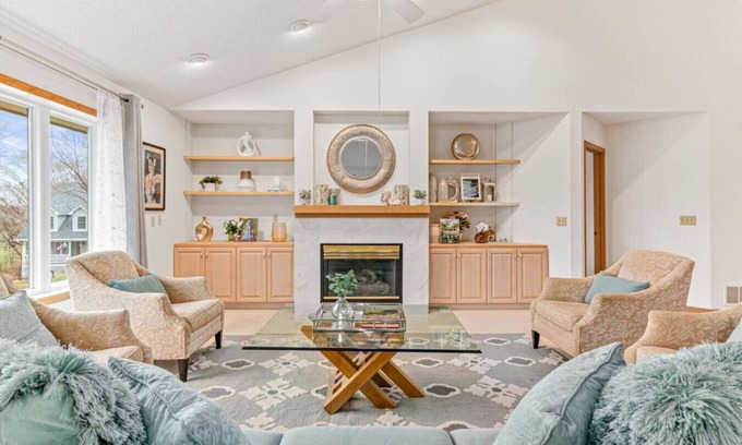 Burnsville House | Minnesota Oak Ridge Estate: Burnsville and Apple Valley near Mall of America