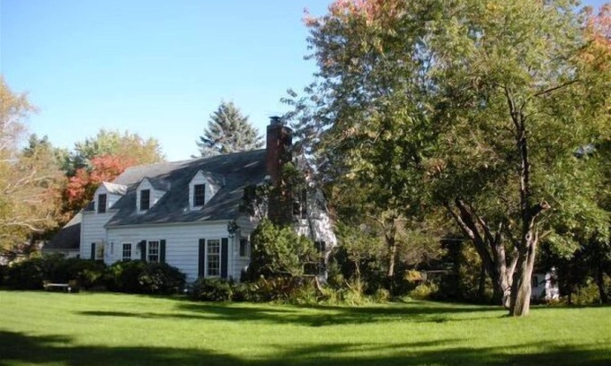 Minnetonka House | Minnetonka Secluded Cul-de-Sac 6 mi. to Mpls.-Gorgeous Acre near I-494 & I-394