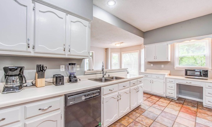 Cordova House | Mins to Shelby Farm Park! - Comfy in Cordova