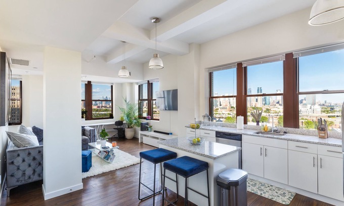 Historic Downtown Condo | Minutes from NYC 1BD/1BA Panoramic Views of NYC