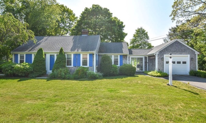 Bass River House | Minutes to Nantucket Sound Beaches!