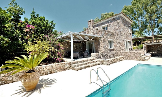 Perdhika House | Miss Valentina - Amazing Stone Villa with Private Pool and Sunset Seaview