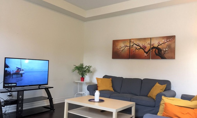 Erin Mills House | Mississauga/Oakville, Family New Home, 10 PPL
