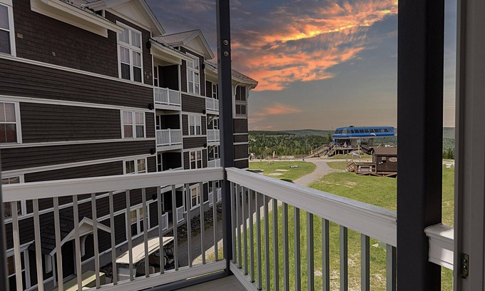Snowshoe Condo | ML 302: Appealing 2BR, bike-in/out condo. Located right next to bike trails!