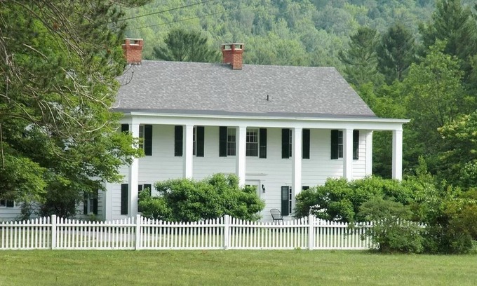 Elizabethtown House | MLK Wkend Open!nSki+Climb+Hike+Sled+Skate+Relax Perfect for multi-family groups!