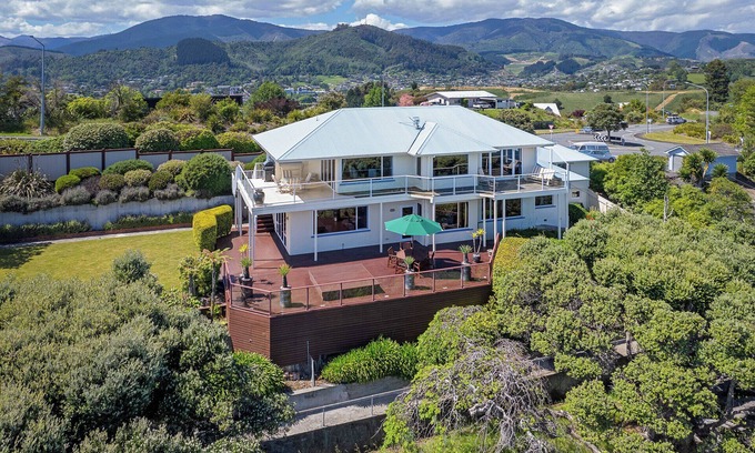 Britannia Heights House | Moanaroa - Stunning Views of Tasman Bay and Beyond