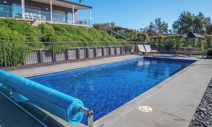 Cable Bay House | Moanavista - Large Pool and Sea Views