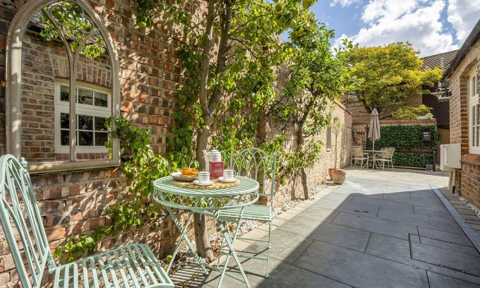 York Cottage | Moatside Gate - sleeps 4 guests in 2 bedrooms