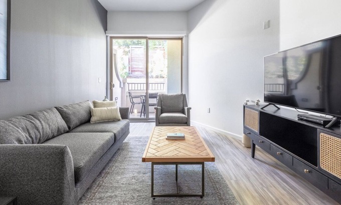 Westchester Apartment | Mod Westchester 1BR w/ Gym, Pool, nr. beach & LAX, by Blueground