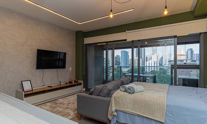 Brooklin Novo Apartment | Modern Olive Studio in Brooklin – Habitarte