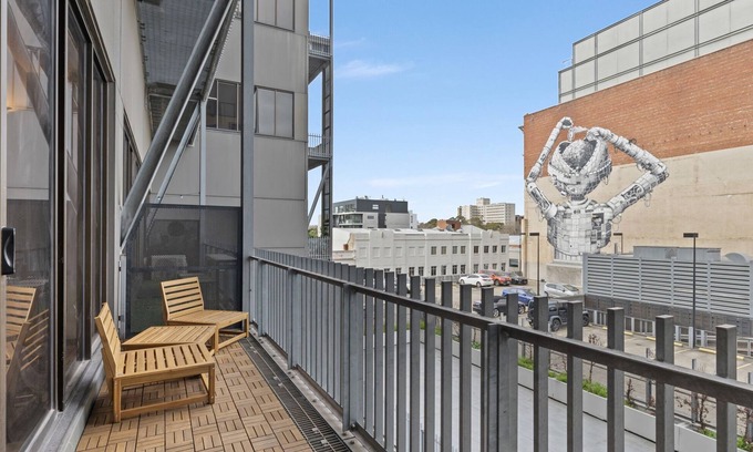 Prahran Apartment | Modern 1-Bed with Study & Balcony in Prahran