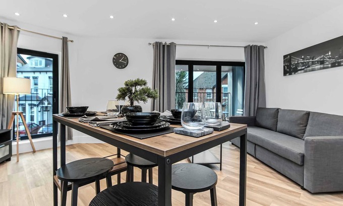 Addiscombe Apartment | Modern 1 Bedroom Stay, Balcony, East Croydon
