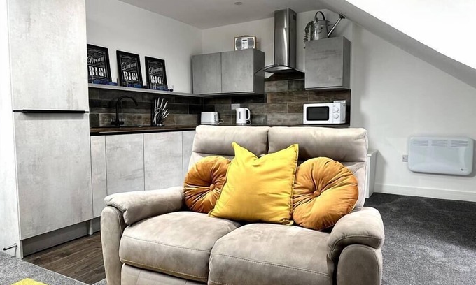 Cathays Apartment | Modern 1 Bedroom Apartment Near City Centre