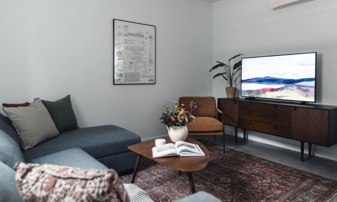 Kaslo Condo | Modern 1 bedroom apartment located in a historic building constructed in 1896