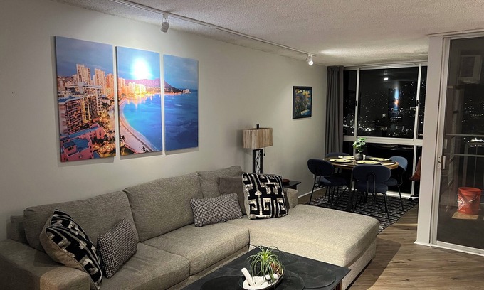 Diamond Head - Kapahulu - St. Louis Condo | Modern 1-bedroom condo in lovely Honolulu with WiFi, AC, Parking