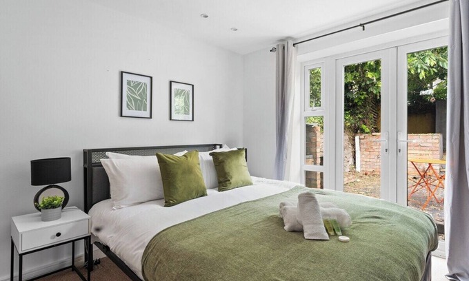 Adamsdown Apartment | Modern 1BR City Centre