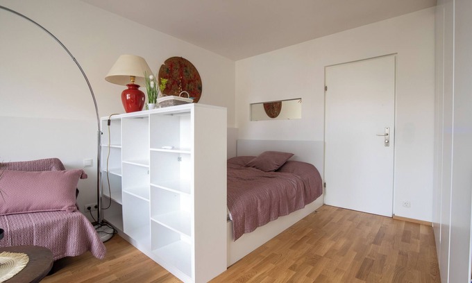 Ottakring Apartment | Modern 1BR Vienna Getaway near Tram – Dog Friendly