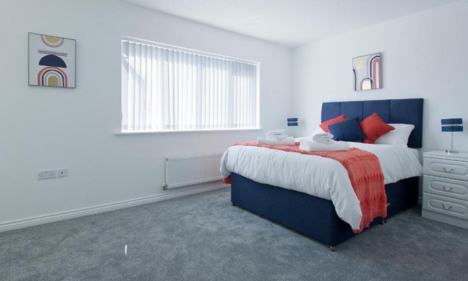 Sherborne St. John Apartment | Modern 2 Bed House Walking Distance to Hospital