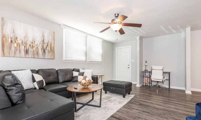 NoDa Apartment | Modern 2 Bed x 2 Bath Apartment - 5 Mins from NoDa