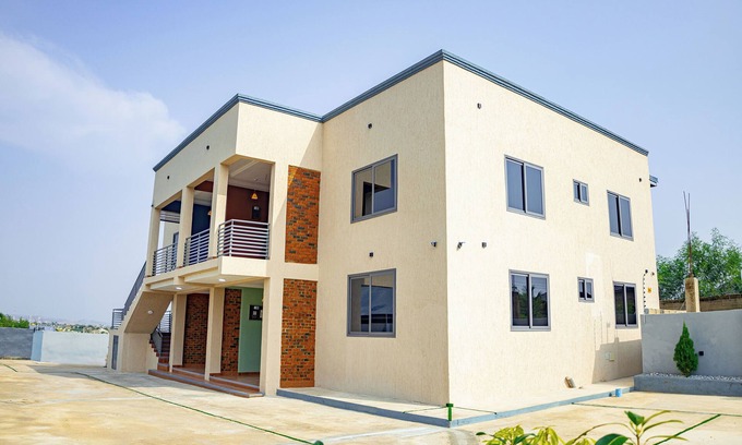 Accra Apartment | Modern 2-bedroom apartment with WiFi, AC in lovely Accra-Winneba Road,Blue Rose