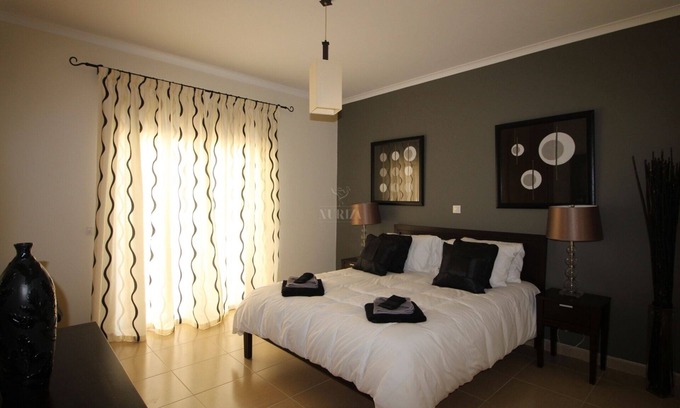 Albardeira Apartment | Modern 2 bedroom apartment, minutes from the marina, beach and town.