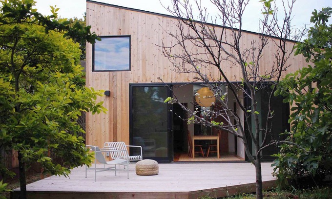 Longfellow House | Modern 2-bedroom garden house in North Oakland with private yard