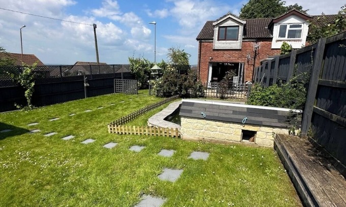 Westbury House | Modern 2-bedroom house with spacious large garden in beautiful Westbury
