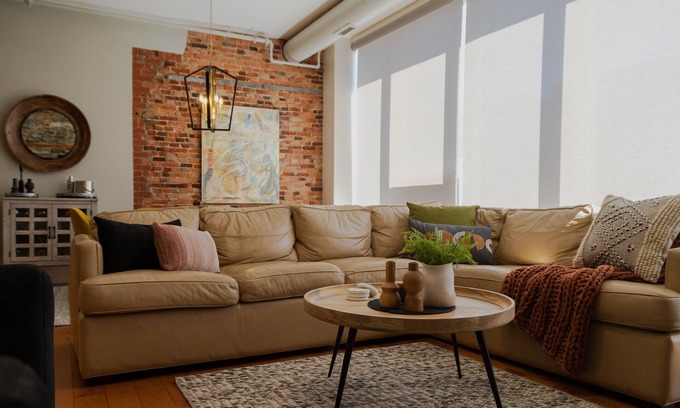 Inner Harbour Apartment | Modern 2 Bedroom Loft Downtown Kingston