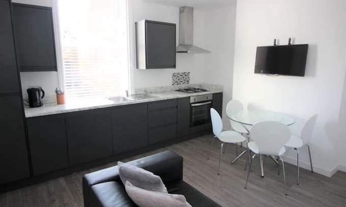 Southport House | Modern 2 Bedroom Town Centre Apartment