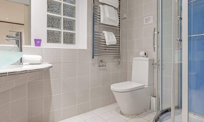 16th Arrondissement Apartment | Modern 2BD Apart, 14 Min from the Eiffel Tower!