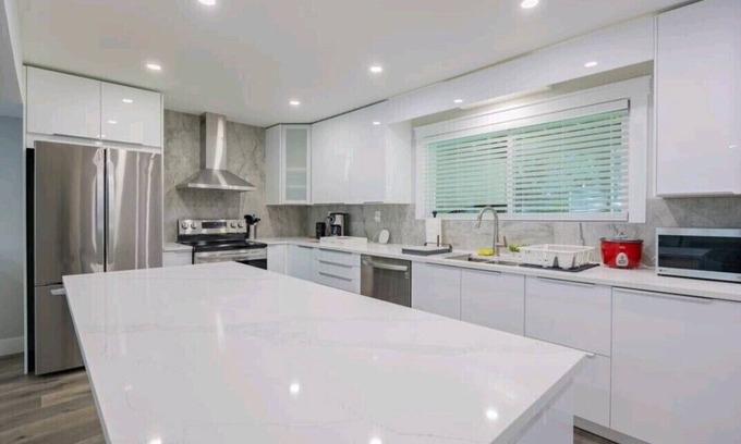 Guildford House | Modern 2BD Ground Level Suite in the Heart of Surrey!