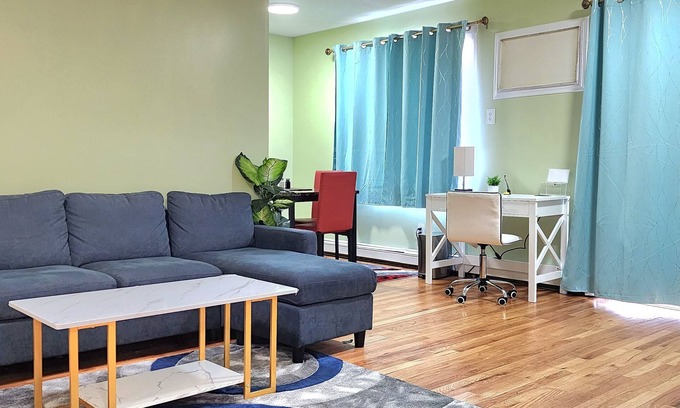 Jamaica Hills Apartment | Modern 2Bed Room Apartment Jamaica Queens NYC -5 min from Matro Train