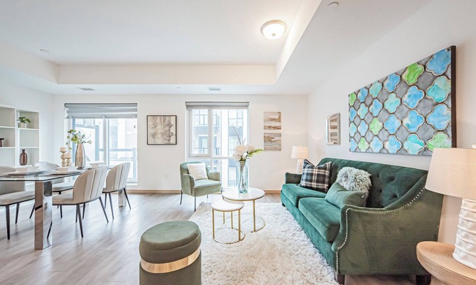 Pleasant View House | Modern 2Beds TownHome Toronto - 5MINs to Seneca College & Fairview Mall