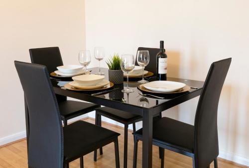 Olton Apartment | Modern 2BR Apartment 3 Beds BHX City Centre NEC Ideal for Contractors & Temp Housing and Insurance