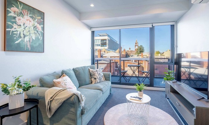 Hawthorn East Apartment | Modern 2BR Apartment with Smart TV and Views