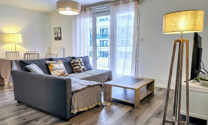 Saint-Ouen Apartment | Modern 2BR | balcony | secured parking | metro 14