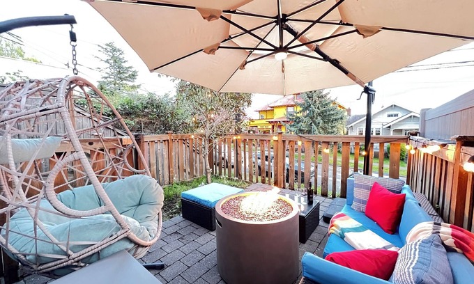 Judkins Park House | Modern 2BR w Fire Pit & BBQ - Perfect for Families, Travel Nurses & Corp Housing
