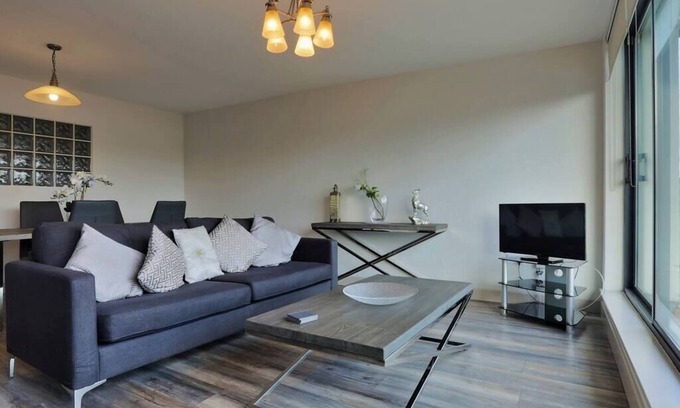 Islandbridge Apartment | Modern 3 bedroom apartment, with city river views!