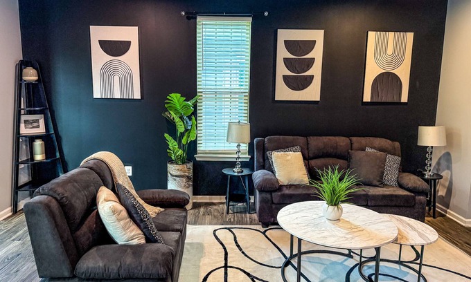 Brooklyn Park House | Modern 3-Bedroom Townhome 10 Mins from BWI, 11 Mins to Ravens & Orioles Stadiums