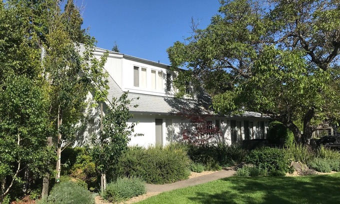 Oakville House | Modern 3 Bedroom Wine Country Home Near Yountville