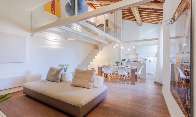 Lucca Historical Center Apartment | Modern 3 Bedrooms Apartment with Elevator