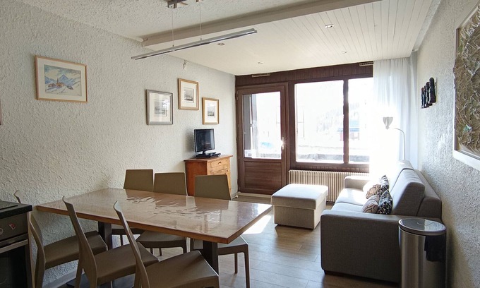 Montgenevre Apartment | Modern 3-Room Apt + Mountain Nook - Close to Ski Lifts - 8 Guests - 2-Star Rating
