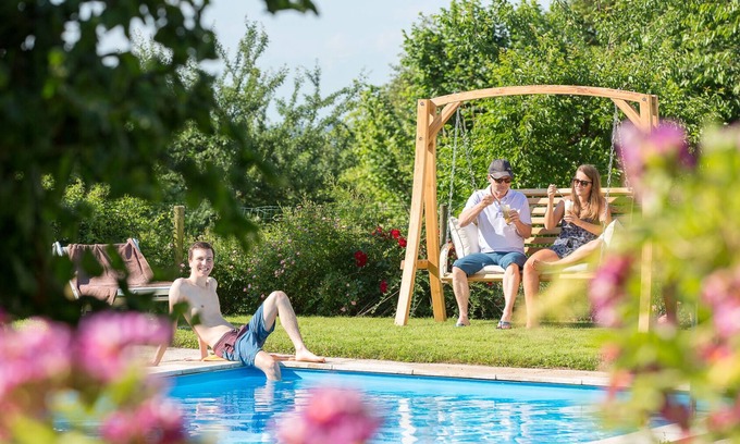 Bitzenhofen Apartment | Modern 3-room country house vacation apartment for families and couples