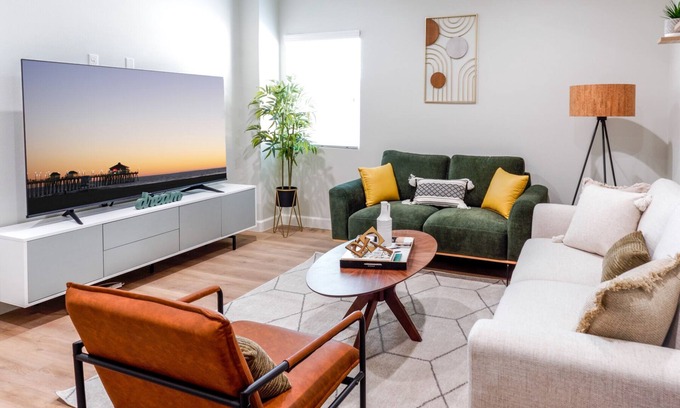 Westminster House | Modern 3BR Disney Luxe - Sleeps up to 12 w Game Room/PoolTable+Arcade/EV