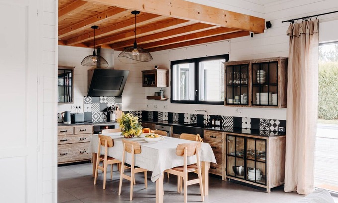 Bassin d'Arcachon Nord Villa | Modern 4 bedroom 4 bathroom villa with pool and air conditioning