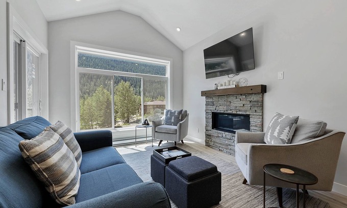 Sun Peaks Condo | Modern 4 Season Mountain Living